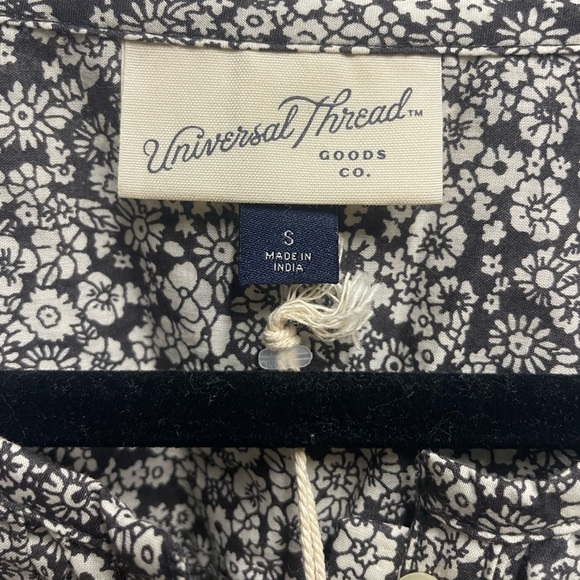 NWT Universal Thread Black White Floral Peasant Top Puffy Sleeve Blouse - Picture 8 of 8
